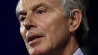 Briti sa majú vzbúriť proti Brexitu, presviedča expremiér Blair