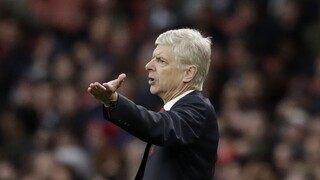 Wenger odmieta špekulácie o konci, v trénovaní bude pokračovať