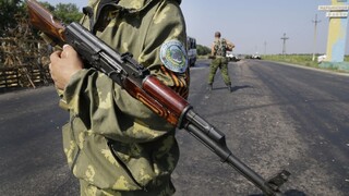Vodcovia separatistov na východe Ukrajiny oznámili, že evakuujú civilistov do Ruska