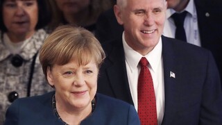 Európska obrana sa musí začleniť do NATO, vyhlásila Merkelová