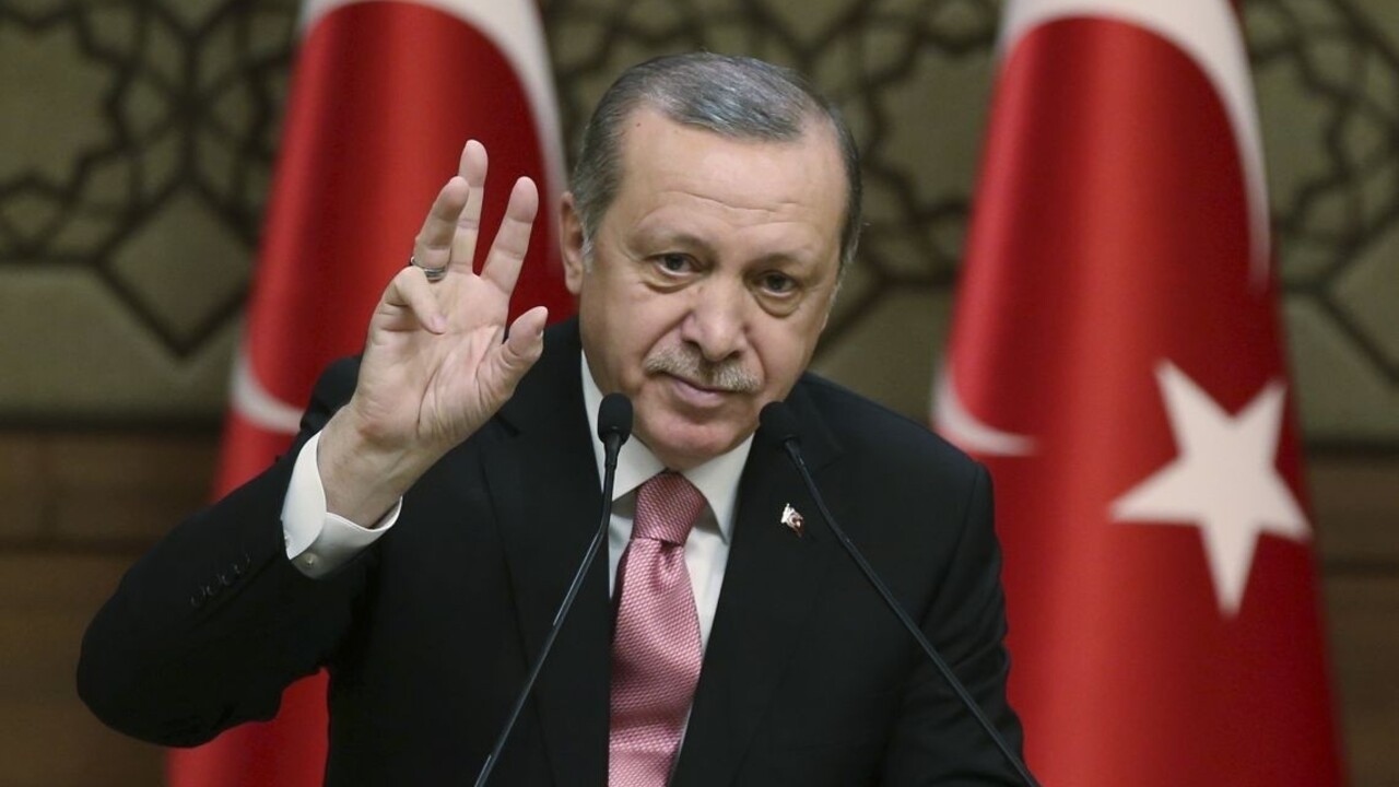 Kampaň za posilnenie svojich právomocí chce v EÚ osobne robiť aj Erdogan