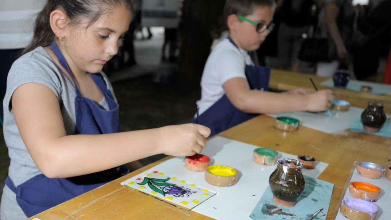 deti maľovanie krúžok farby 1140 px (SITA/Martin Medňanský)