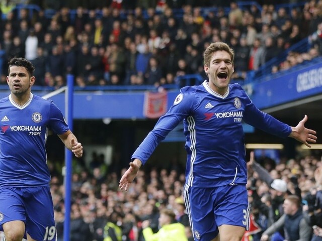 O kúpu futbalového klubu Chelsea majú záujem aj svetová tenisová jednotka či pilot F1