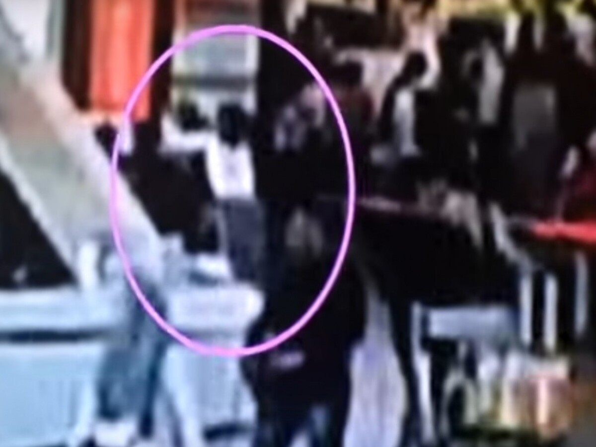 Zaútočili a odkráčali. Ukázali video s údajnou vraždou Kimovho brata