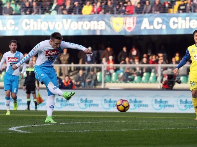 Hamšík s Kuckom prispeli gólmi k triumfom Neapola a AC Miláno