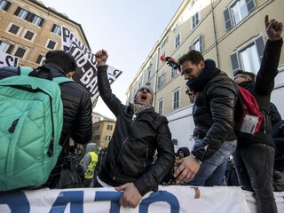 Taliansku hrozí dopravný chaos. Štrajkujú taxikári, majú sa pripojiť ďalší