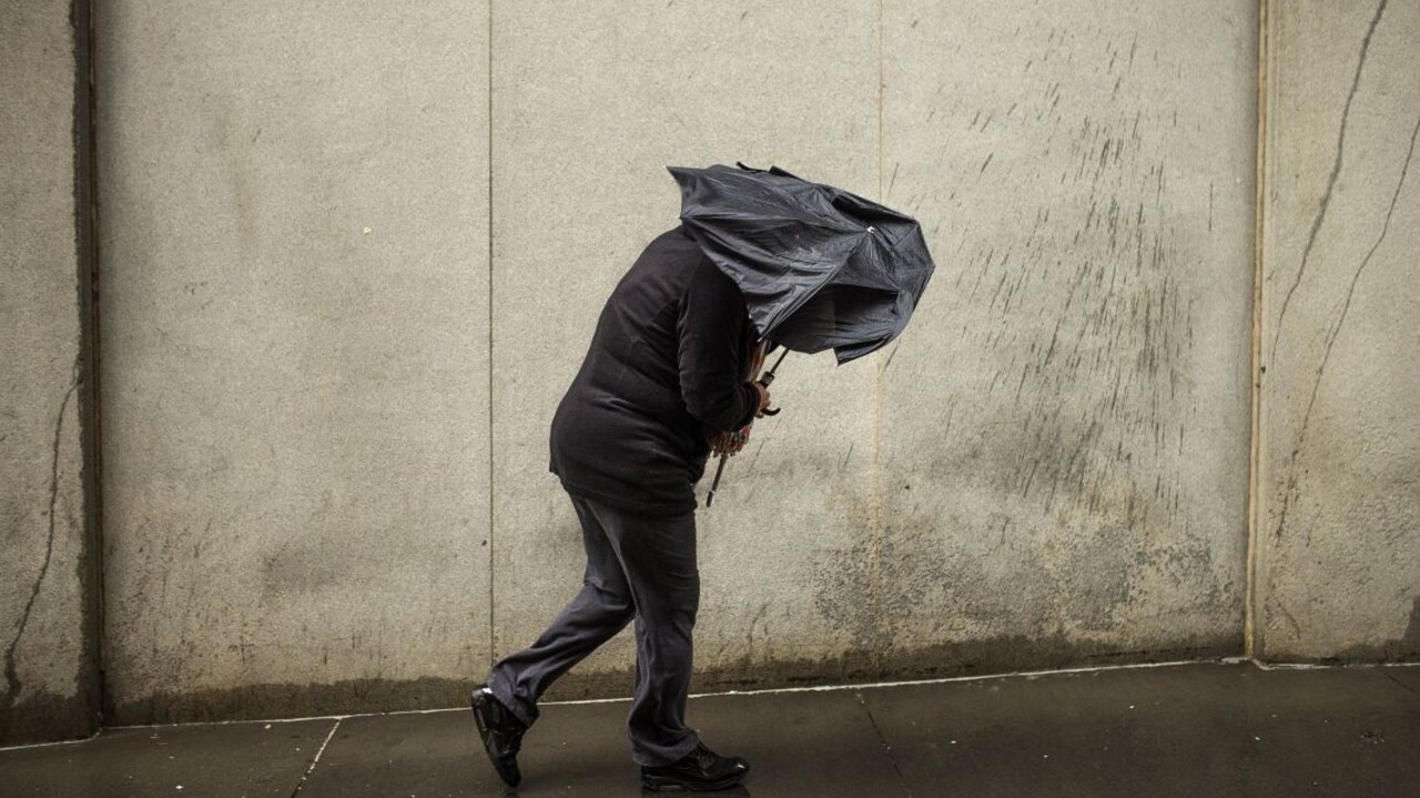 Časť Slovenska potrápi silný vietor, Tatry zasiahne víchrica