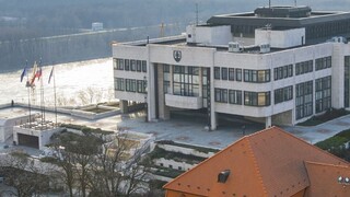 Prieskum Focus vidí v parlamente osem strán, kotlebovci sú tretí