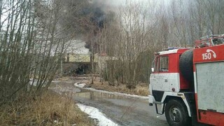 Po výbuchoch v moravských strojárňach hlásia najmenej 19 zranených