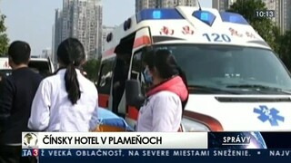 Požiar v čínskom hoteli si vyžiadal obete, v budove môžu byť ďalší