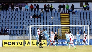 Na Pasienkoch padlo sedem gólov, Slovan zdolal Trenčín