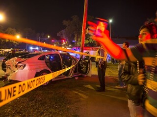 Do davu ľudí na karnevalovom sprievode vrazilo auto, hlásia desiatky zranených