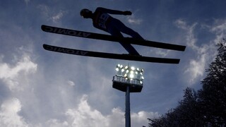 Nadšenci predviedli lyžiarske umenie v centre mesta