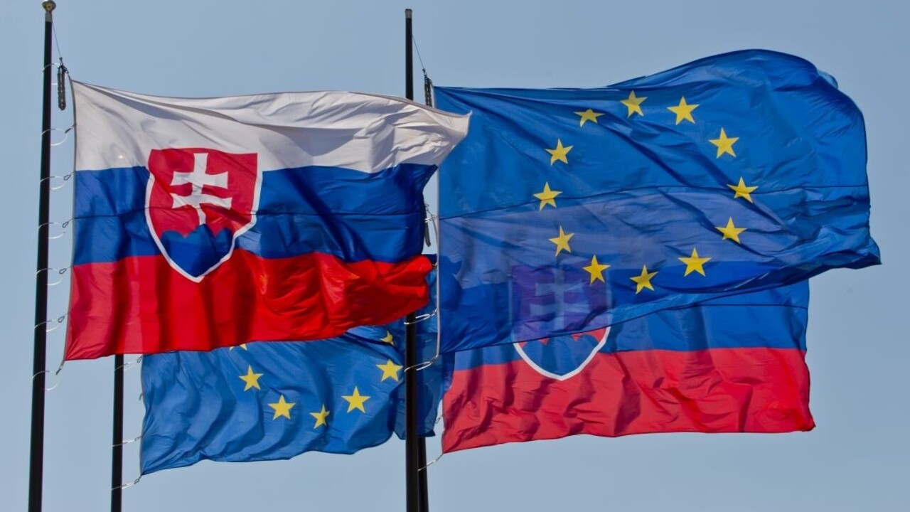 Vlajky Európska únia Slovenská republika 1140 px (TASR/Michal Svítok)