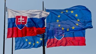 Vlajky Európska únia Slovenská republika 1140 px (TASR/Michal Svítok)