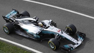 Príprava F1 sa začala, v úvodný deň sa najlepšie zapísal Hamilton