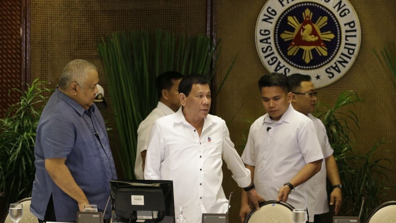 Prezident sa ospravedlnil za smrť rukojemníka, proti extrémistom armáda zakročila