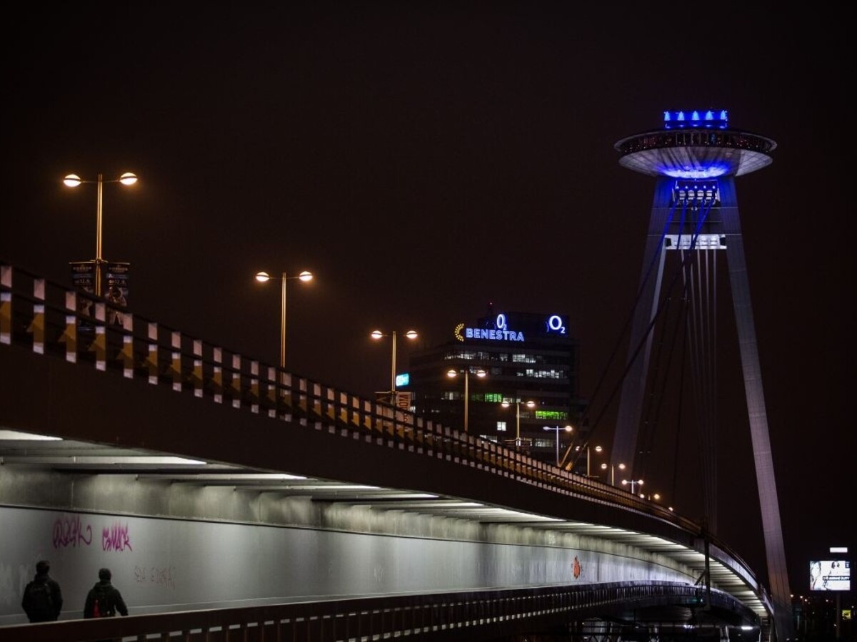 Most SNP Bratislava osvetlenie 1140 px (SITA/Marko Erd)