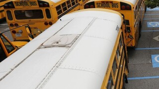 Na juhu otestujú školské autobusy, v prípade úspechu sa rozšíria