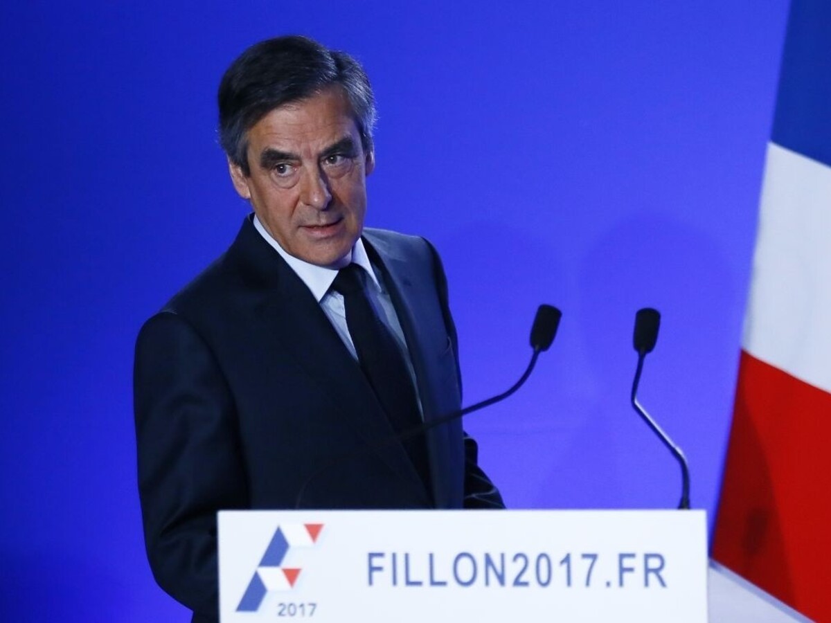 Vyšetrovatelia prehľadali byt prezidentského kandidáta Fillona