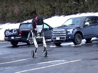 Znepokojujúci robot má kolesá aj nohy a schopnosti ako športovec