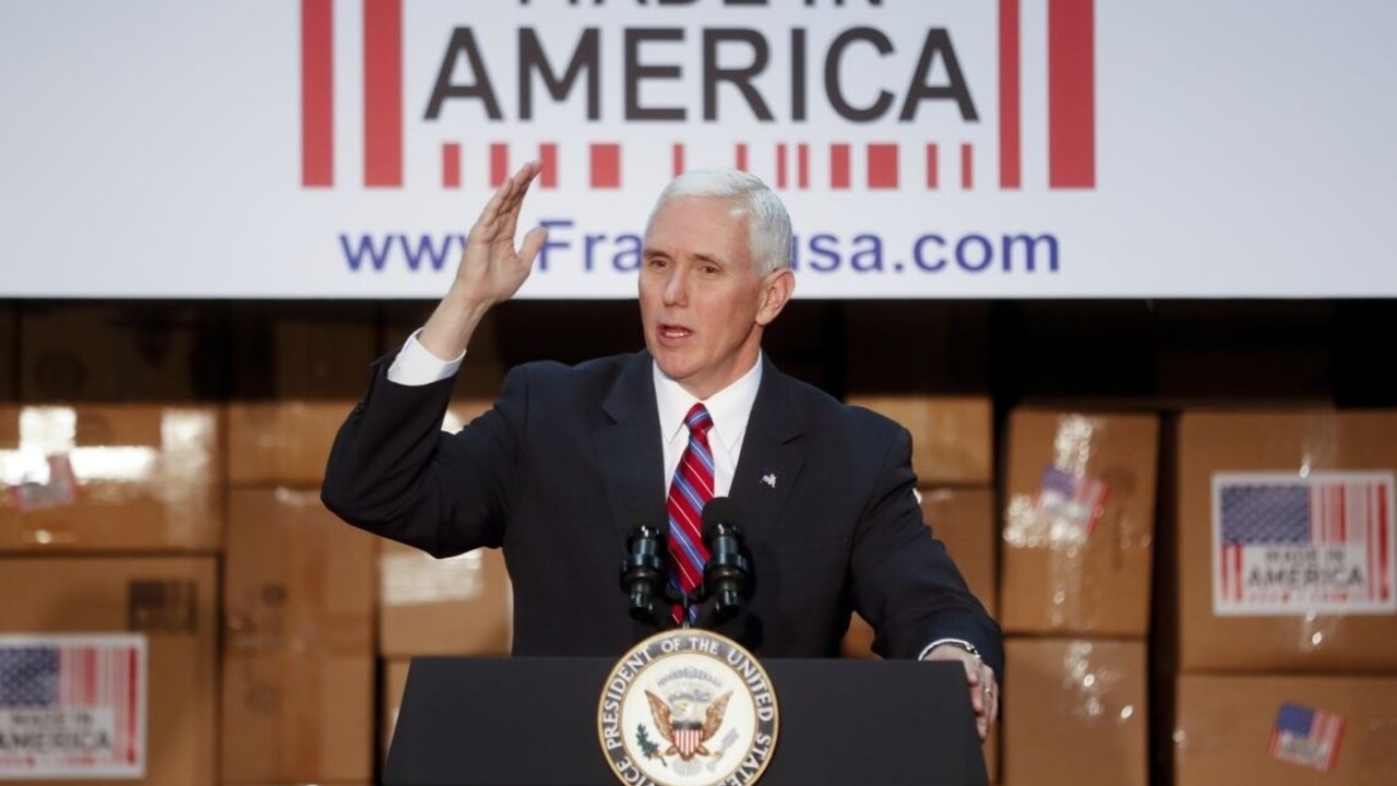 Nie som ako Clintonová, vyhlásil Pence. Biely dom ho obhajuje