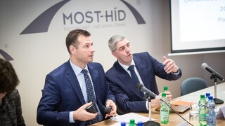 Most-Híd zhodnotil rok vo vláde. Obetovali sme sa, tvrdí Bugár