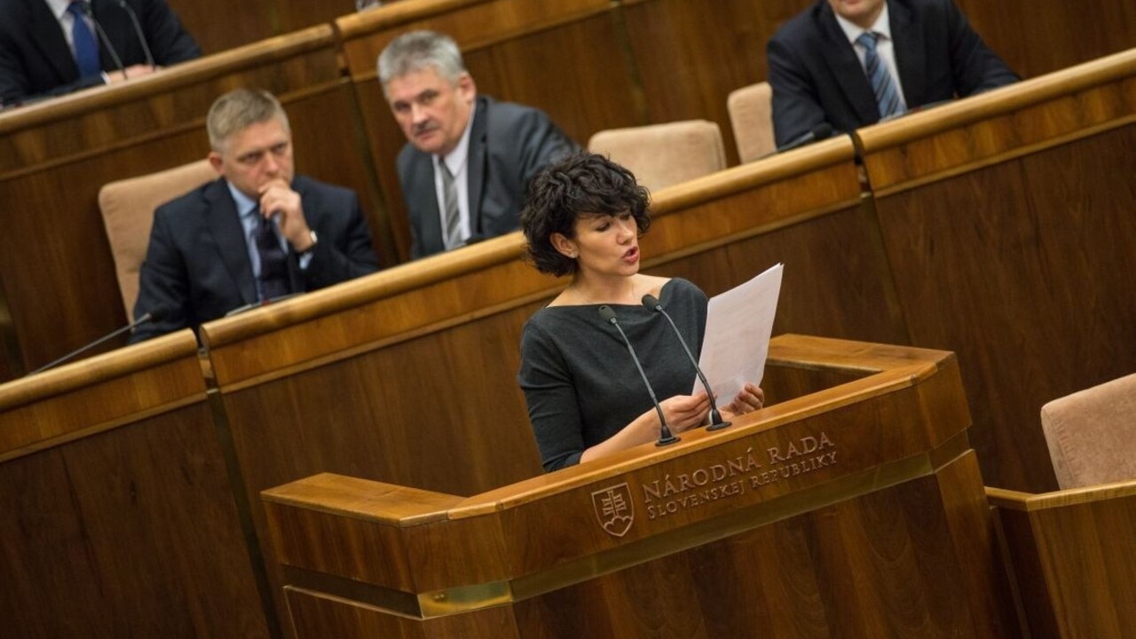 Richter v TA3 hovoril o priaznivom vývoji zamestnanosti, Nicholsonová o manipulácii