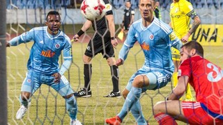 Slovan si poradil s Michalovcami, znížil stratu na vedúcu Žilinu