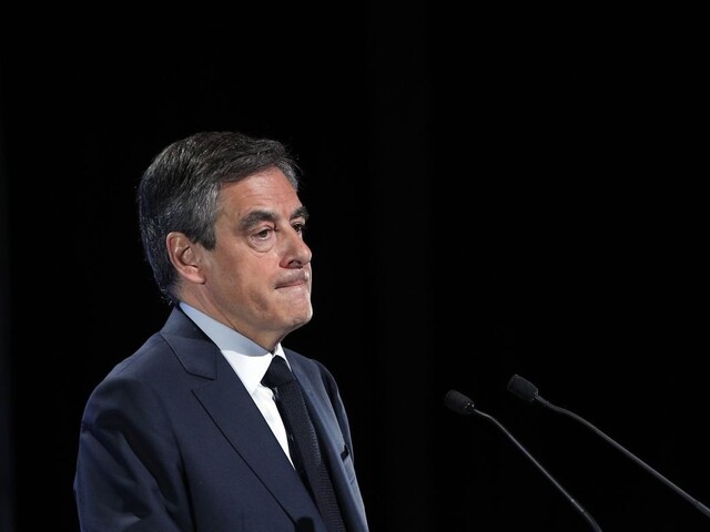 Fillon sa napriek tlakom na odstúpenie nevzdáva, v kampani chce pokračovať
