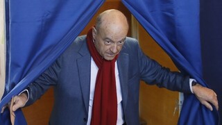 Je prineskoro. Juppé kritizovaného Fillona vo voľbách nenahradí