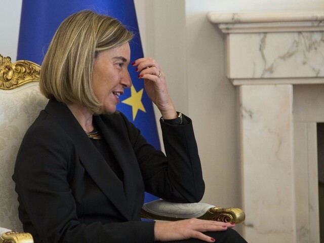 Únia chce lepšiu bezpečnostnú spoluprácu, schválila vytvorenie vojenského strediska