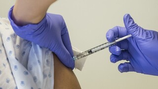 Vakcína očkovanie injekcia pacient ilustračná foto 1140 px (SITA/AP)