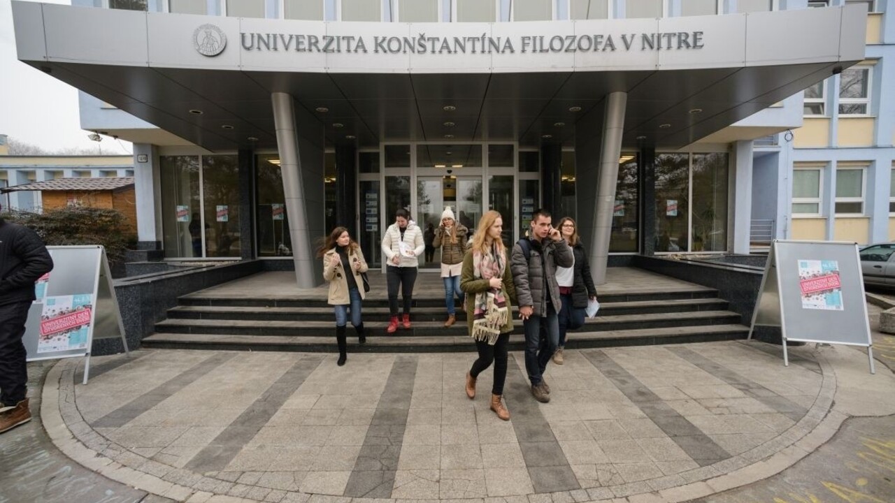 Kotlebovcov pozvali na univerzitnú akciu, rektor sa verejne ospravedlnil