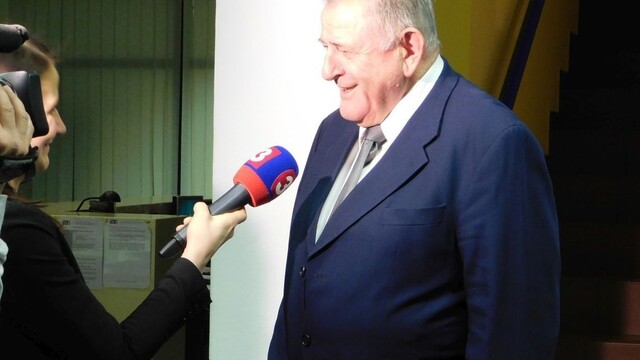 Ktorá známa osobnosť robila spoločnosť Mečiarovi pri otváraní diaľničného úseku pri Ilave?