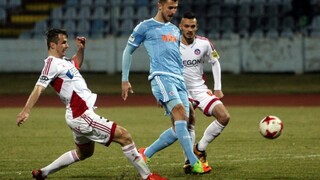 Na trávniku sa opäť stretli vlaňajší finalisti Slovnaft Cupu, vo štvrťfinále podľahol Trenčín Slovanu