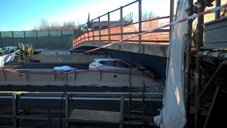 Na talianskej diaľnici sa zrútil most, hlásia mŕtvych aj zranených