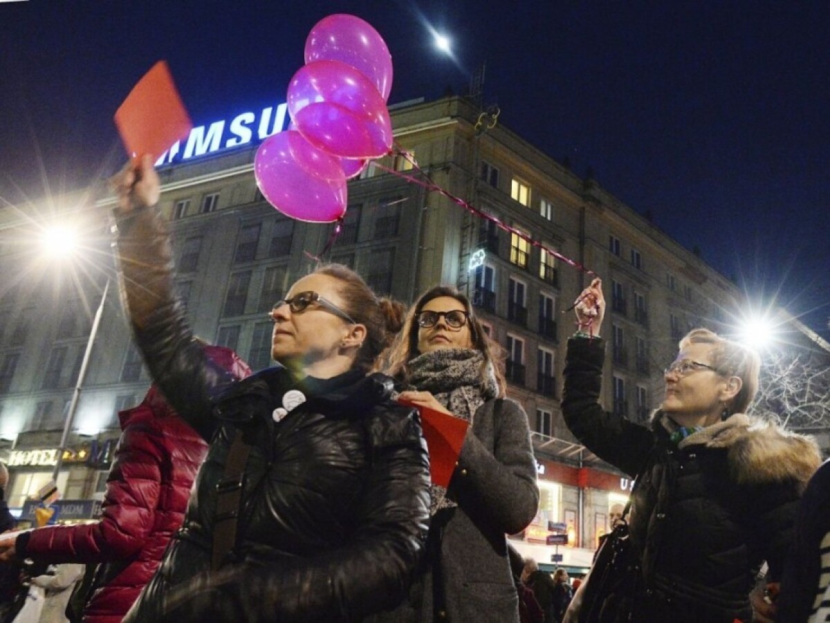 polsko-protest-zeny-1140-px-sita-ap_4fad8b8a.jpg