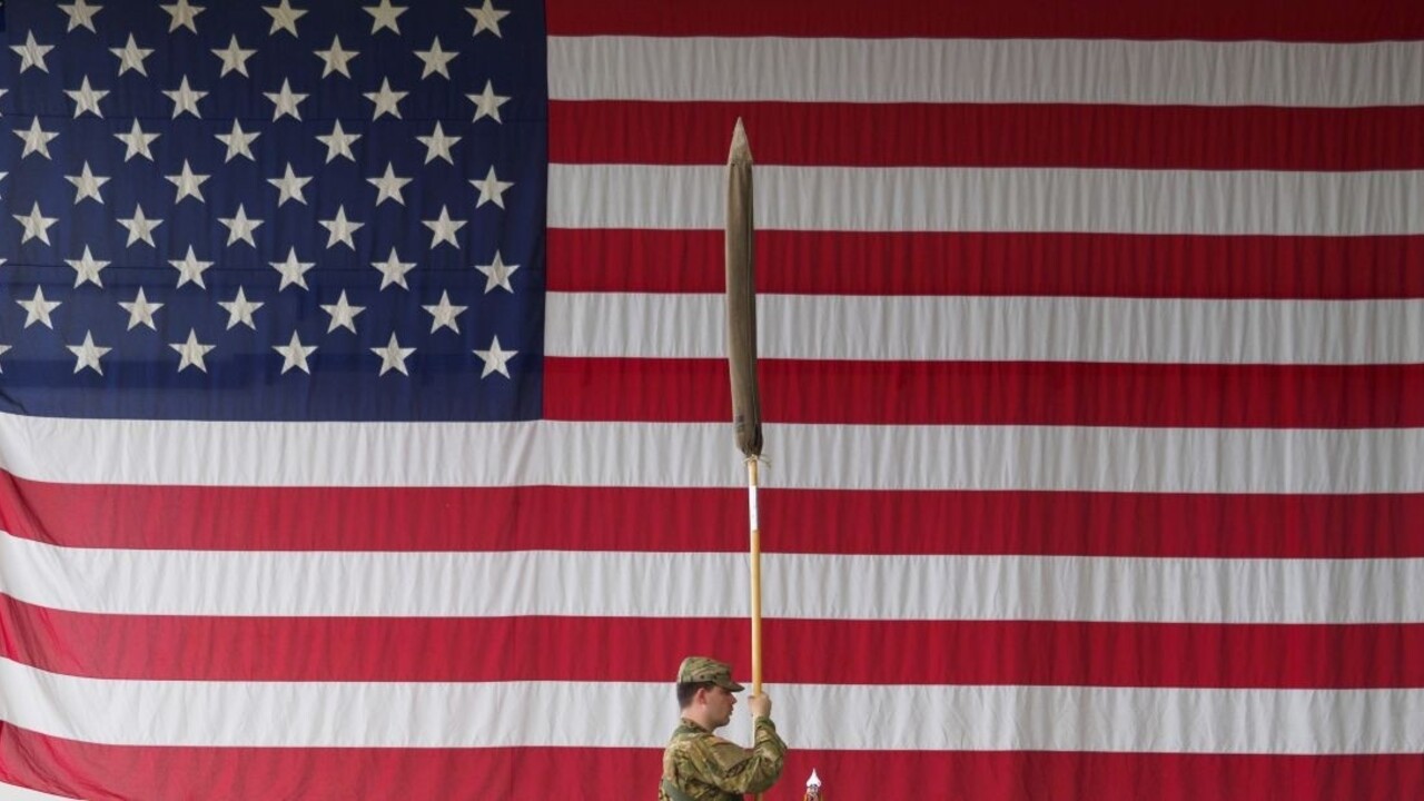 vlajka USA vojak 1140px (SITA/AP)