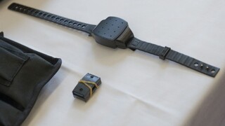 Elektonický náramok monitoring 1140 px (TASR/Michal Svítok)