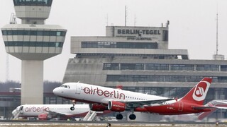 Cestujúcich čakajú komplikácie, personál berlínskych letísk štrajkuje