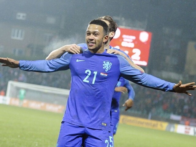 Depay nachytal súperovho brankára a postaral sa o famózny gól