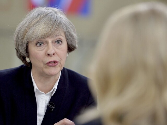 Briti sa obávajú ruskej propagandy, demokraciu ochráni minister