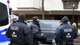 Stovky policajtov vykonali v Nemecku protiextrémistické razie