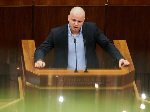 Výbor odsúdil hanlivé výroky kotlebovcov, sankcie im nehrozia