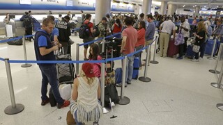 USA budú pre obavy z omikronu sprísňovať opatrenia pre ľudí cestujúcich do krajiny