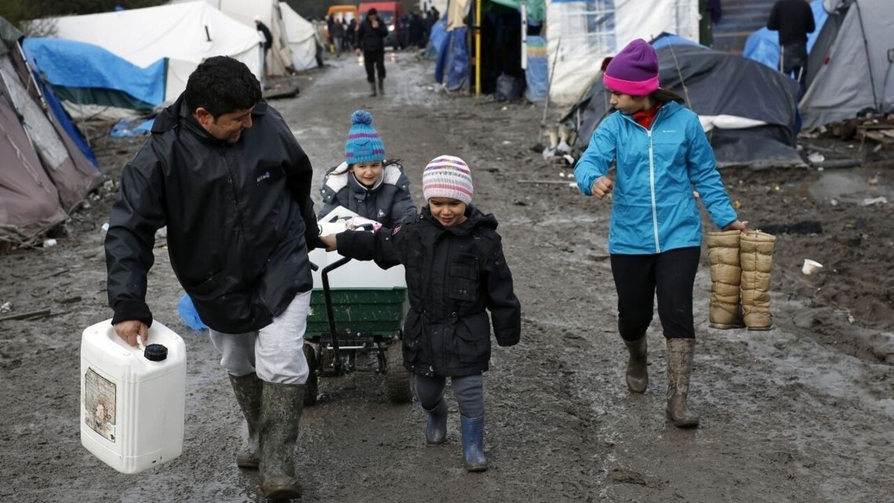 Francúzsko chce zrušiť ďalší utečenecký tábor na severe krajiny