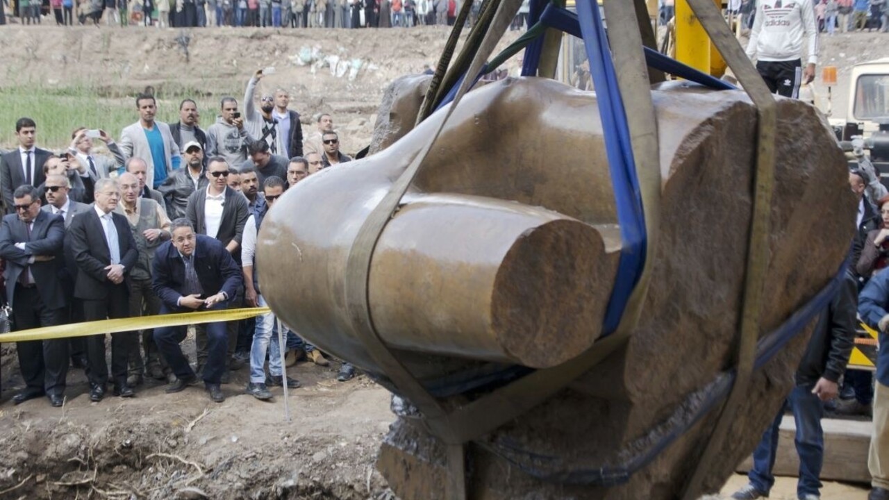 Obrovská socha faraóna, ktorú objavili v Káhire, nezobrazuje Ramzesa II.