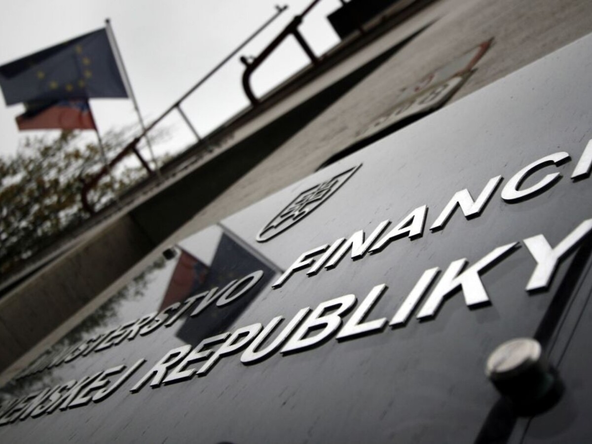 MF chce zaviesť limity v odmeňovaní finančných sprostredkovateľov