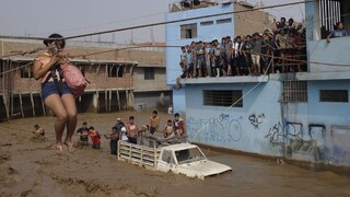 Peru trápia nezvyčajné dažde a zosuvy pôdy, vyžiadali si desiatky obetí